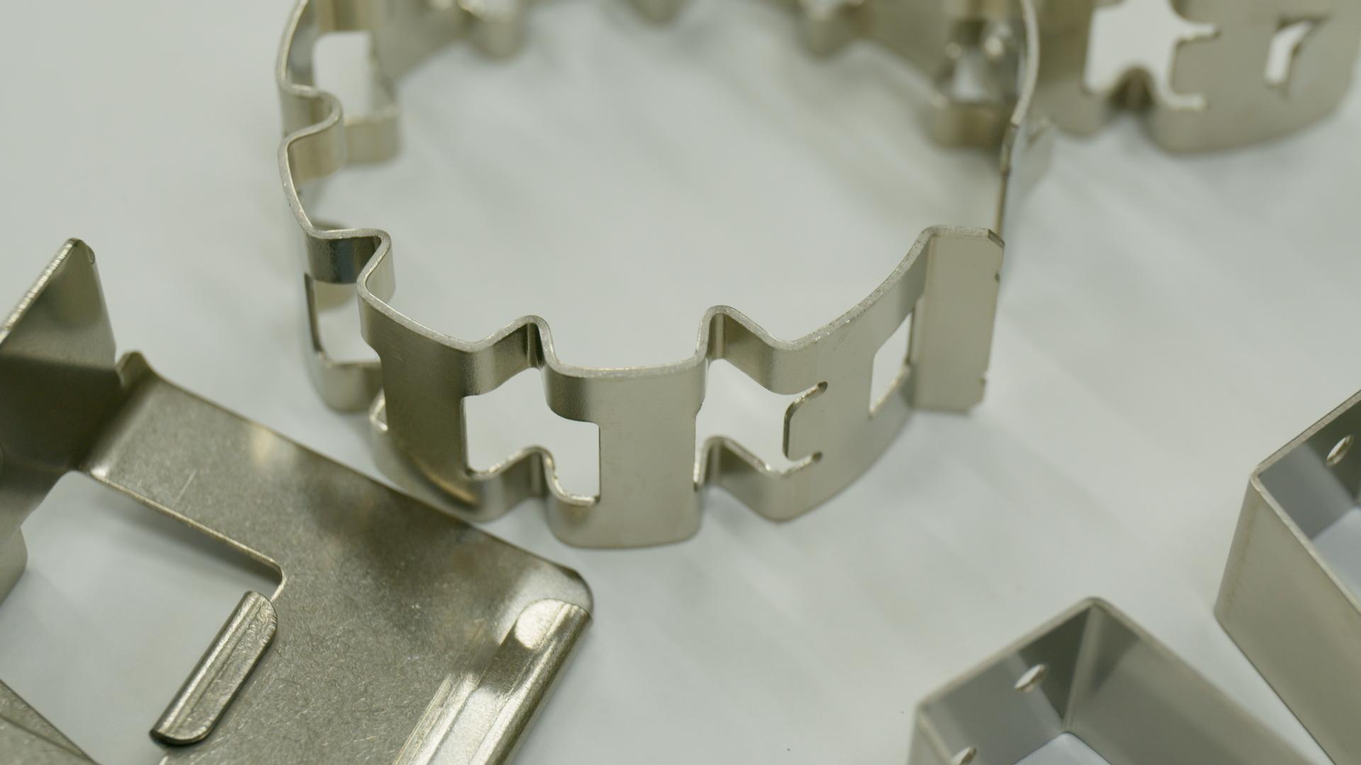 難加⼯材のばねを自在に成形できます